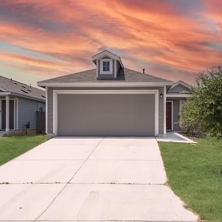 Cozy Home Near Government Canyon In San Antonio!